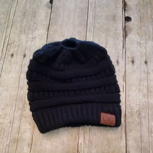 NWOT C.C Beanie w/ Ponytail Messy Bun Beanie Tail